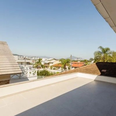 Casa em Condomínio com 329m², 3 quartos, 3 suítes, 2 garagens, no bairro Cacupé em Florianópolis