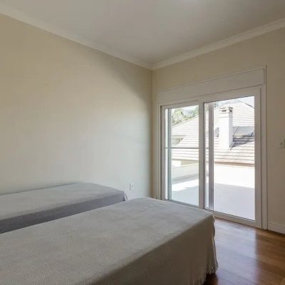 Casa em Condomínio com 329m², 3 quartos, 3 suítes, 2 garagens, no bairro Cacupé em Florianópolis