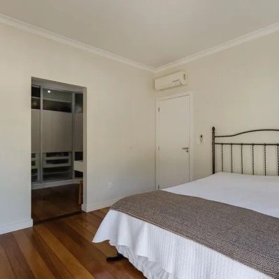 Casa em Condomínio com 329m², 3 quartos, 3 suítes, 2 garagens, no bairro Cacupé em Florianópolis