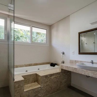 Casa em Condomínio com 329m², 3 quartos, 3 suítes, 2 garagens, no bairro Cacupé em Florianópolis