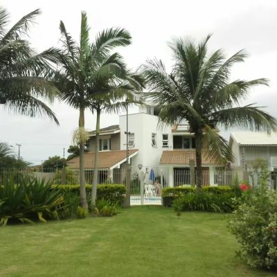 Casa Residencial com 222m², 4 quartos, 2 suítes, 2 garagens, no bairro Daniela em Florianópolis