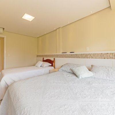 Casa Residencial com 222m², 4 quartos, 2 suítes, 2 garagens, no bairro Daniela em Florianópolis