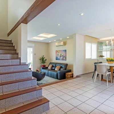 Casa Residencial com 222m², 4 quartos, 2 suítes, 2 garagens, no bairro Daniela em Florianópolis