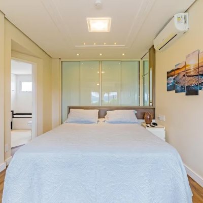 Casa Residencial com 222m², 4 quartos, 2 suítes, 2 garagens, no bairro Daniela em Florianópolis