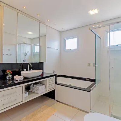 Casa Residencial com 222m², 4 quartos, 2 suítes, 2 garagens, no bairro Daniela em Florianópolis