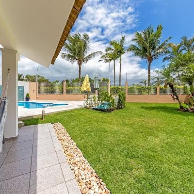 Casa Residencial com 222m², 4 quartos, 2 suítes, 2 garagens, no bairro Daniela em Florianópolis