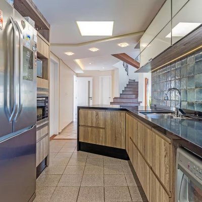 Casa Residencial com 222m², 4 quartos, 2 suítes, 2 garagens, no bairro Daniela em Florianópolis