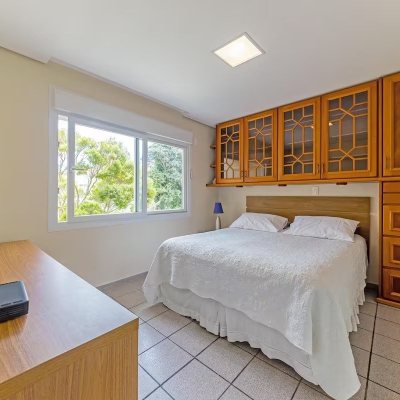 Casa Residencial com 222m², 4 quartos, 2 suítes, 2 garagens, no bairro Daniela em Florianópolis