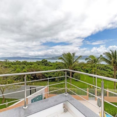 Casa Residencial com 222m², 4 quartos, 2 suítes, 2 garagens, no bairro Daniela em Florianópolis