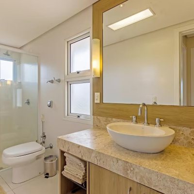 Casa Residencial com 222m², 4 quartos, 2 suítes, 2 garagens, no bairro Daniela em Florianópolis