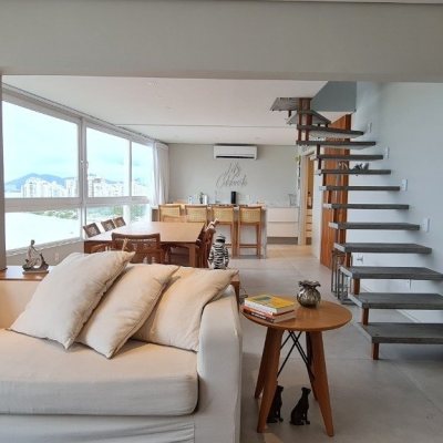 Cobertura com 172m², 3 quartos, 2 suítes, 1 garagem, no bairro Centro em Florianópolis