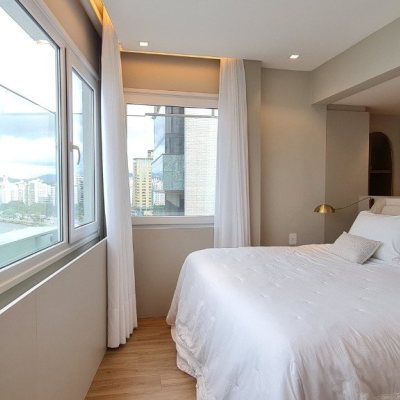 Cobertura com 172m², 3 quartos, 2 suítes, 1 garagem, no bairro Centro em Florianópolis