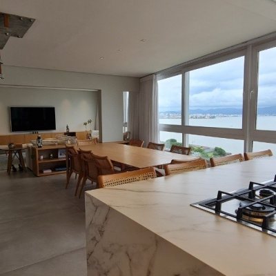 Cobertura com 172m², 3 quartos, 2 suítes, 1 garagem, no bairro Centro em Florianópolis
