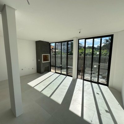 Casa em Condomínio com 288m², 4 quartos, 4 suítes, 2 garagens, no bairro Cachoeira do Bom Jesus em Florianópolis