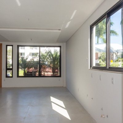 Casa em Condomínio com 288m², 4 quartos, 4 suítes, 2 garagens, no bairro Cachoeira do Bom Jesus em Florianópolis