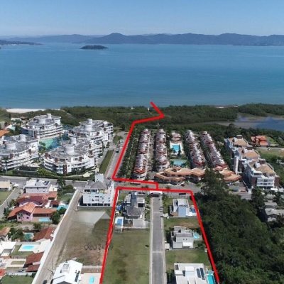 Casa em Condomínio com 288m², 4 quartos, 4 suítes, 2 garagens, no bairro Cachoeira do Bom Jesus em Florianópolis