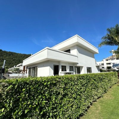 Casa em Condomínio com 288m², 4 quartos, 4 suítes, 2 garagens, no bairro Cachoeira do Bom Jesus em Florianópolis