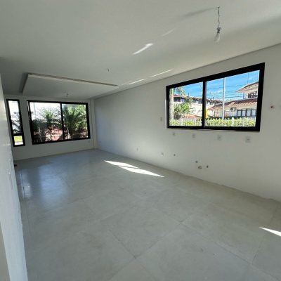 Casa em Condomínio com 288m², 4 quartos, 4 suítes, 2 garagens, no bairro Cachoeira do Bom Jesus em Florianópolis