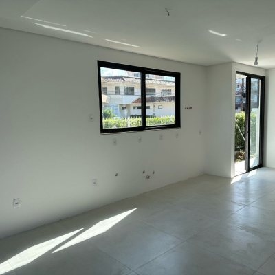 Casa em Condomínio com 288m², 4 quartos, 4 suítes, 2 garagens, no bairro Cachoeira do Bom Jesus em Florianópolis