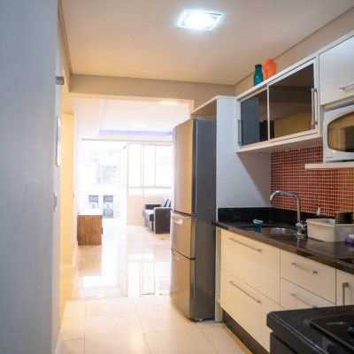 Apartamentos com 95m², 3 quartos, 2 suítes, 1 garagem, no bairro Centro em Florianópolis