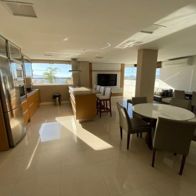 Apartamentos com 95m², 3 quartos, 2 suítes, 1 garagem, no bairro Centro em Florianópolis