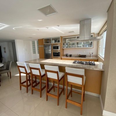 Apartamentos com 95m², 3 quartos, 2 suítes, 1 garagem, no bairro Centro em Florianópolis