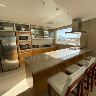 Apartamentos com 95m², 3 quartos, 2 suítes, 1 garagem, no bairro Centro em Florianópolis