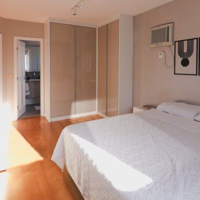 Apartamentos com 147m², 4 quartos, 1 suíte, 4 garagens, no bairro Centro em Florianópolis