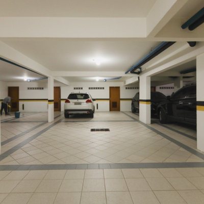 Apartamentos com 147m², 4 quartos, 1 suíte, 4 garagens, no bairro Centro em Florianópolis