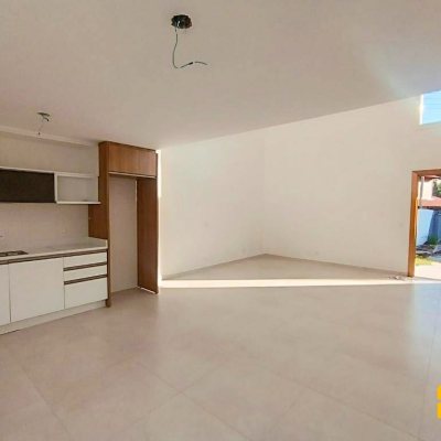 Casa em Condomínio com 192m², 3 quartos, 3 suítes, 2 garagens, no bairro Cachoeira do Bom Jesus em Florianópolis