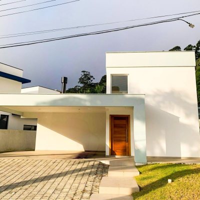 Casa em Condomínio com 192m², 3 quartos, 3 suítes, 2 garagens, no bairro Cachoeira do Bom Jesus em Florianópolis