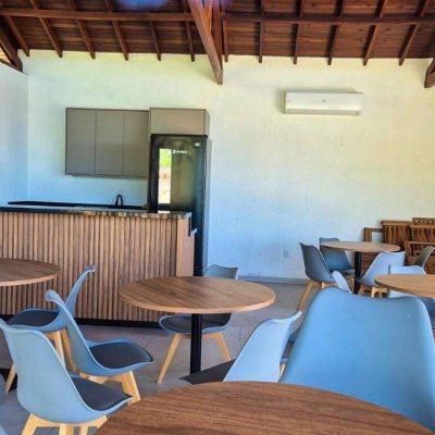 Casa em Condomínio com 192m², 3 quartos, 3 suítes, 2 garagens, no bairro Cachoeira do Bom Jesus em Florianópolis