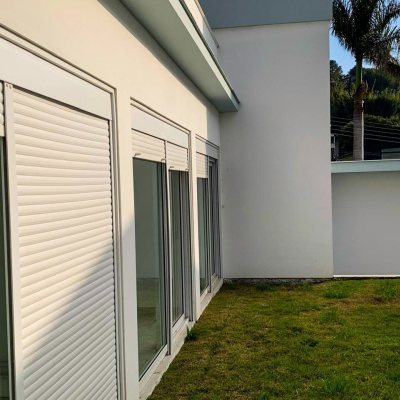 Casa em Condomínio com 192m², 3 quartos, 3 suítes, 2 garagens, no bairro Cachoeira do Bom Jesus em Florianópolis