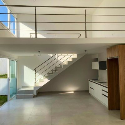 Casa em Condomínio com 192m², 3 quartos, 3 suítes, 2 garagens, no bairro Cachoeira do Bom Jesus em Florianópolis