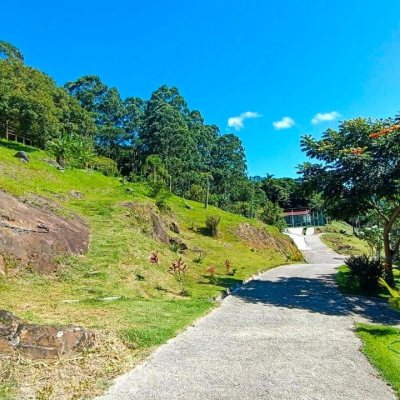 Casa em Condomínio com 192m², 3 quartos, 3 suítes, 2 garagens, no bairro Cachoeira do Bom Jesus em Florianópolis