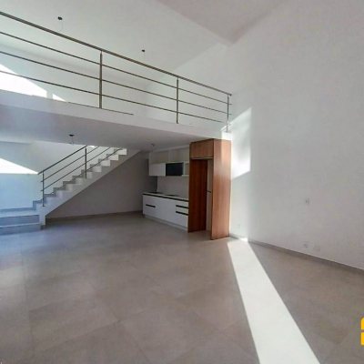 Casa em Condomínio com 192m², 3 quartos, 3 suítes, 2 garagens, no bairro Cachoeira do Bom Jesus em Florianópolis