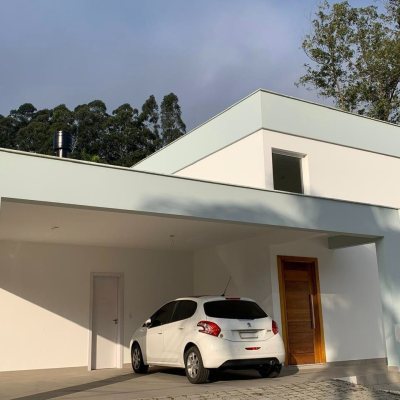 Casa em Condomínio com 192m², 3 quartos, 3 suítes, 2 garagens, no bairro Cachoeira do Bom Jesus em Florianópolis
