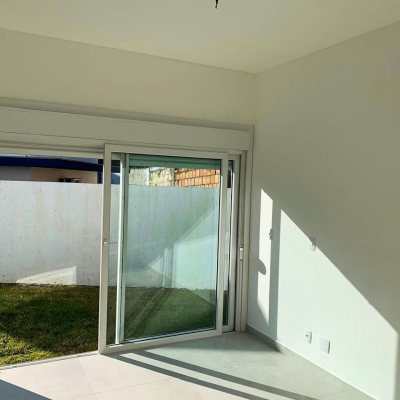 Casa em Condomínio com 192m², 3 quartos, 3 suítes, 2 garagens, no bairro Cachoeira do Bom Jesus em Florianópolis