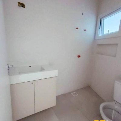 Casa em Condomínio com 192m², 3 quartos, 3 suítes, 2 garagens, no bairro Cachoeira do Bom Jesus em Florianópolis