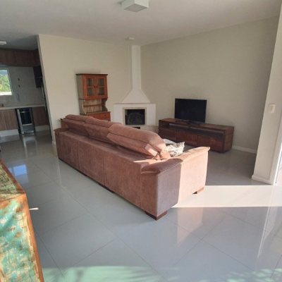 Casa em Condomínio com 224m², 4 quartos, 3 suítes, 2 garagens, no bairro Cachoeira do Bom Jesus em Florianópolis