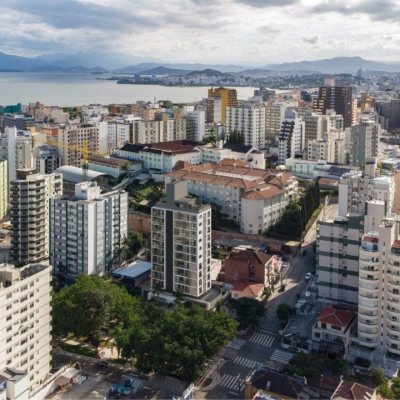Apartamentos com 69m², 2 quartos, 2 suítes, 2 garagens, no bairro Centro em Florianópolis