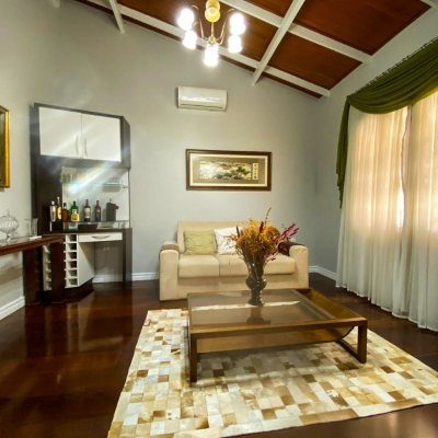 Casa Residencial com 156m², 5 quartos, 3 suítes, 3 garagens, no bairro Santa Monica em Florianópolis