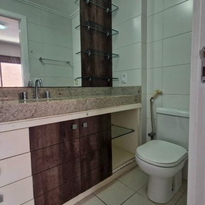 Apartamentos com 77m², 3 quartos, 1 suíte, 2 garagens, no bairro Centro em Florianópolis
