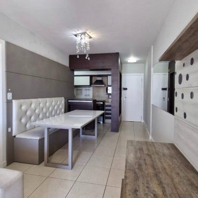 Apartamentos com 77m², 3 quartos, 1 suíte, 2 garagens, no bairro Centro em Florianópolis