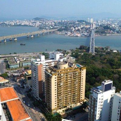 Apartamentos com 77m², 3 quartos, 1 suíte, 2 garagens, no bairro Centro em Florianópolis