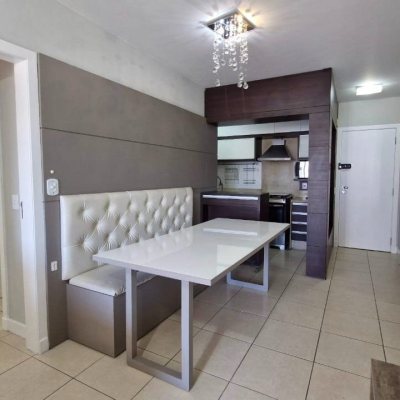 Apartamentos com 77m², 3 quartos, 1 suíte, 2 garagens, no bairro Centro em Florianópolis