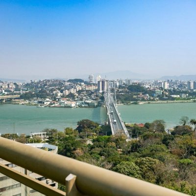 Apartamentos com 77m², 3 quartos, 1 suíte, 2 garagens, no bairro Centro em Florianópolis