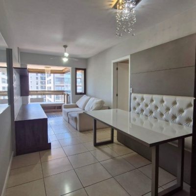 Apartamentos com 77m², 3 quartos, 1 suíte, 2 garagens, no bairro Centro em Florianópolis