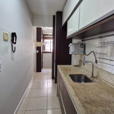 Apartamentos com 77m², 3 quartos, 1 suíte, 2 garagens, no bairro Centro em Florianópolis