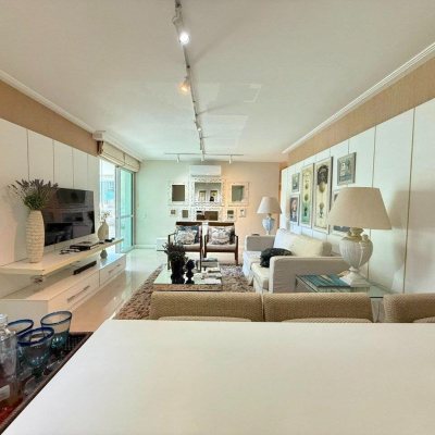 Apartamentos com 112m², 2 quartos, 2 suítes, 2 garagens, no bairro Centro em Florianópolis